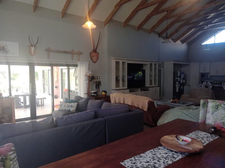 5 Bedroom Property for Sale in Wavecrest Eastern Cape